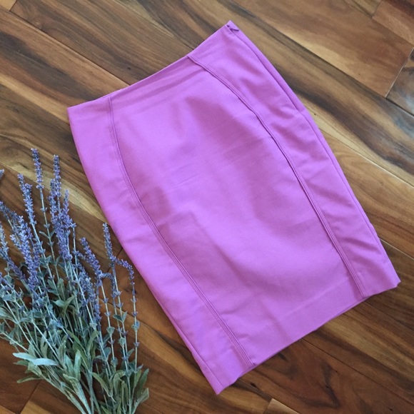 White House Black Market Dresses & Skirts - WHBM perfect form pencil skirt purple size 4 EUC